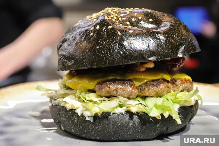 Съев бургер, можно помочь бездомным