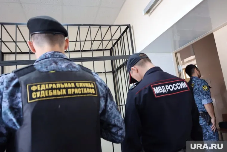 Свердловчанин задолжал более полумиллиона рублей своей дочери и нахамил ей