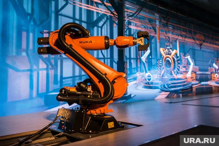 Промышленные роботы помогают автоматизировать производственный процесс