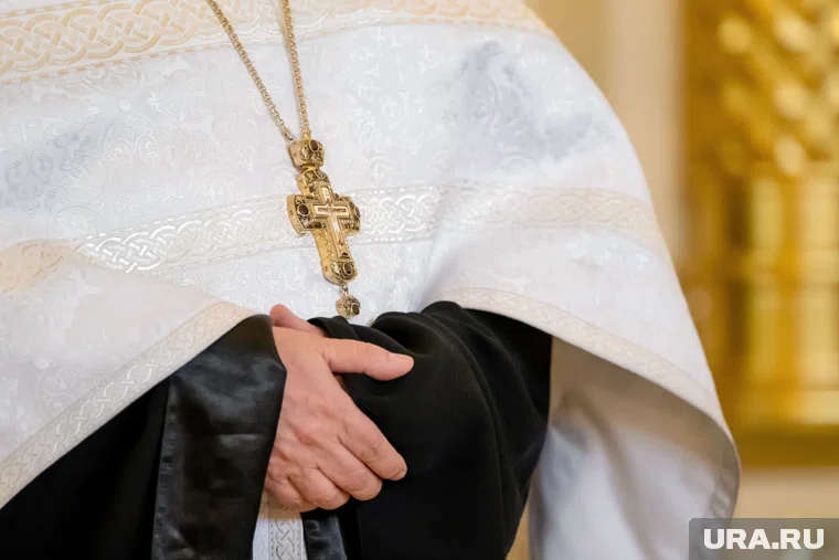 По словам священнослужителя, кремация не лишает верующего надежды на воскресение, однако погребение в землю соответствует христианской традиции