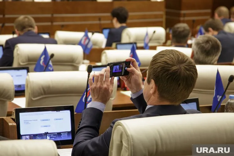 Силовики изъяли документацию на ряд помощников депутатов