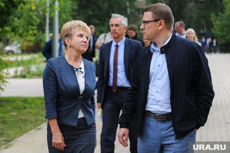 Вера Ускова не сообщила о ЧП Алексею Текслеру (справа), в город пришлось ехать Виктору Тупикину (в центре)