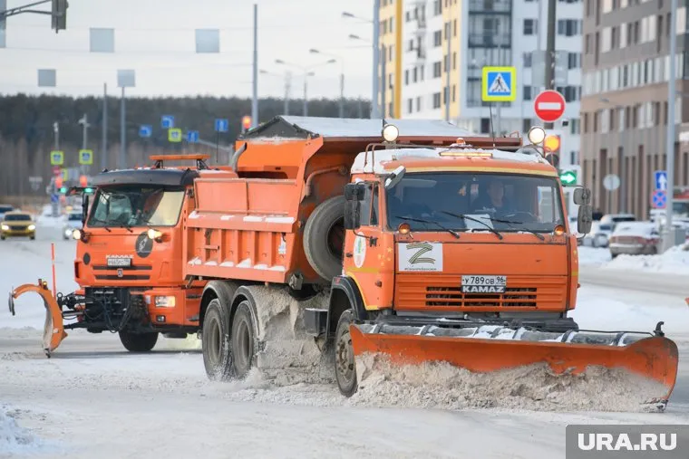 Уборка снега хромает в целом ряде районов Екатеринбурга