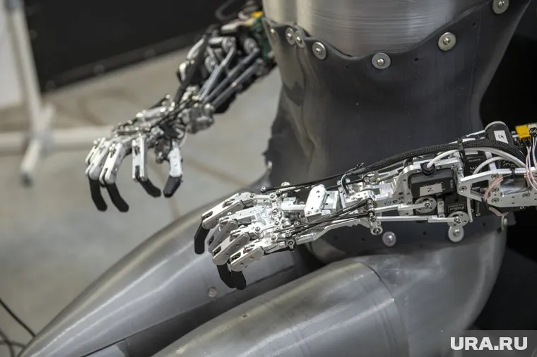 Робот способен работать на нескольких языках программирования