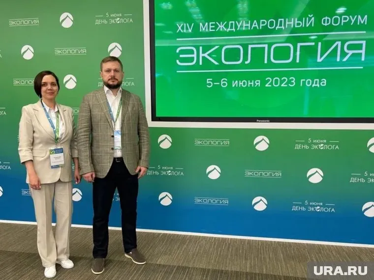 Генеральный директор «Инновационных технологий» Артем Ткаченко и руководитель проекта «ЯмалЭкоДом» Инга Петраускайте на форуме в Москве