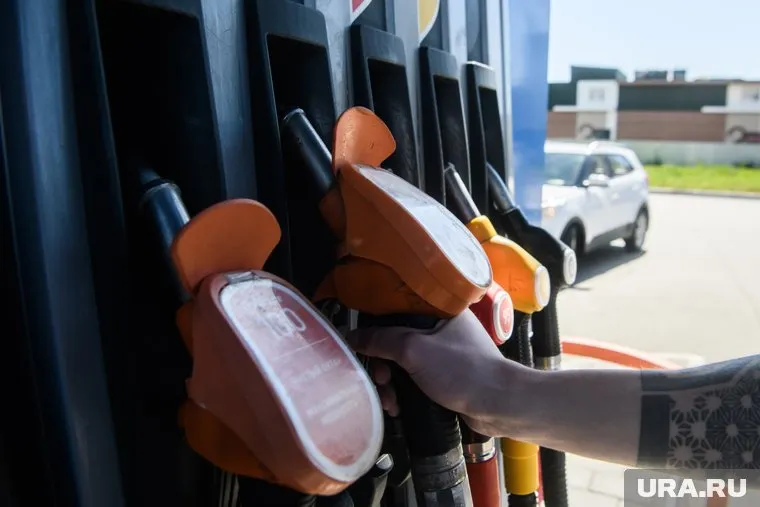 Средняя стоимость автомобильного топлива в Пермском крае по-прежнему занимает второе место по дороговизне в ПФО