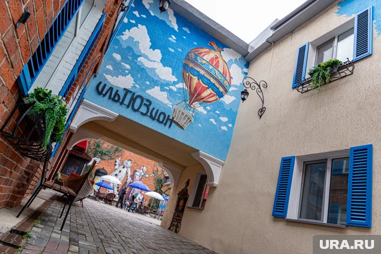 Под товарной маркой театр сможет выпускать украшения и сувениры