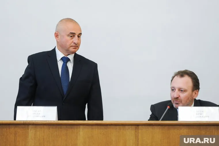 Борис Кириллов (справа) представил Михаила Кагана челябинским силовикам