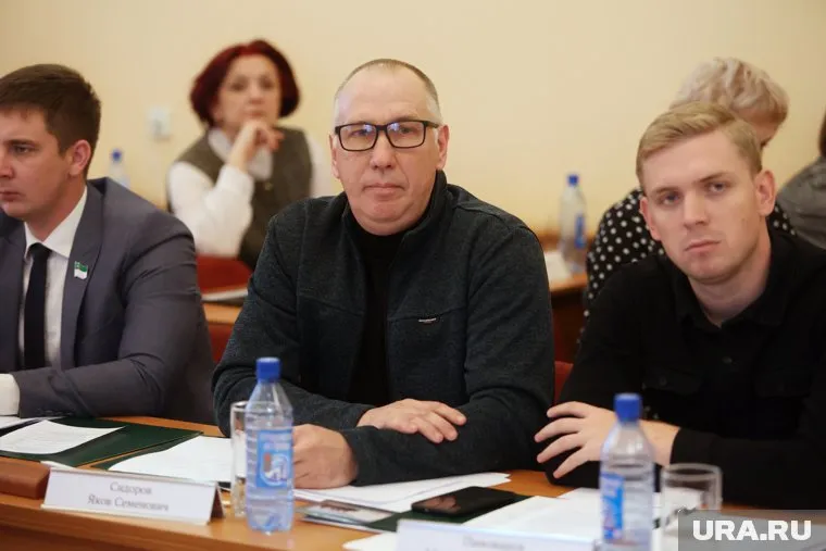 Депутат Сидоров (в центре) превратит свои соцсети в площадку для оппозиционных кандидатов в думу Кургана
