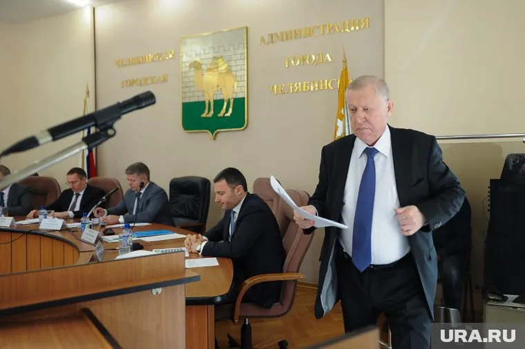 Депутаты ждут сессии, где будут обсуждать судьбу мэра Тефтелева