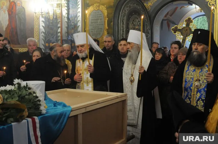 Умершего от COVID Иова погребли в закрытом гробу