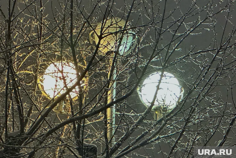 В Кургане в районе набережной поставили группу дизайнерских фонарей