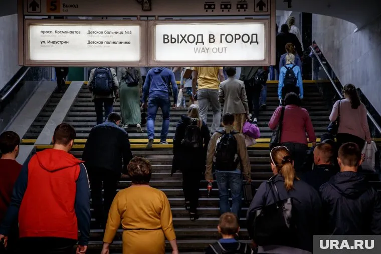 Мирные жители начали выходить с предприятия «Азот» в Северодонецке