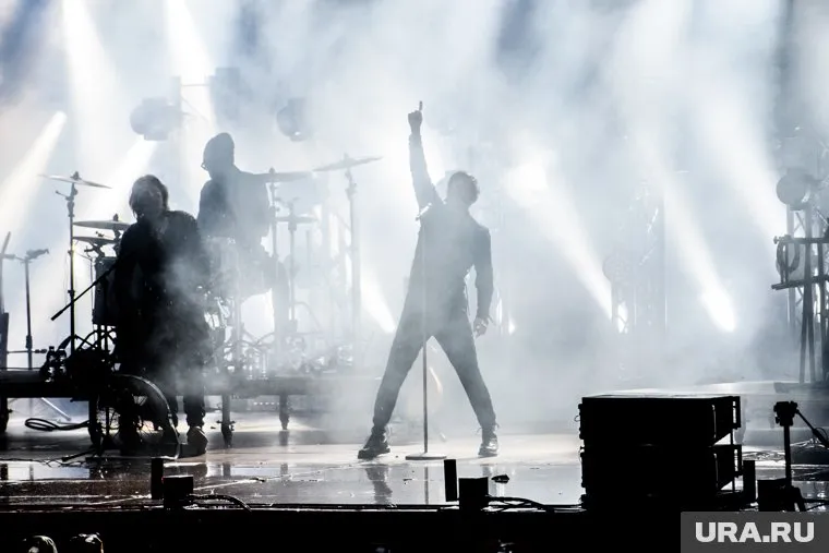 Музыкантов группы «Би-2» содержат в ужасных условиях