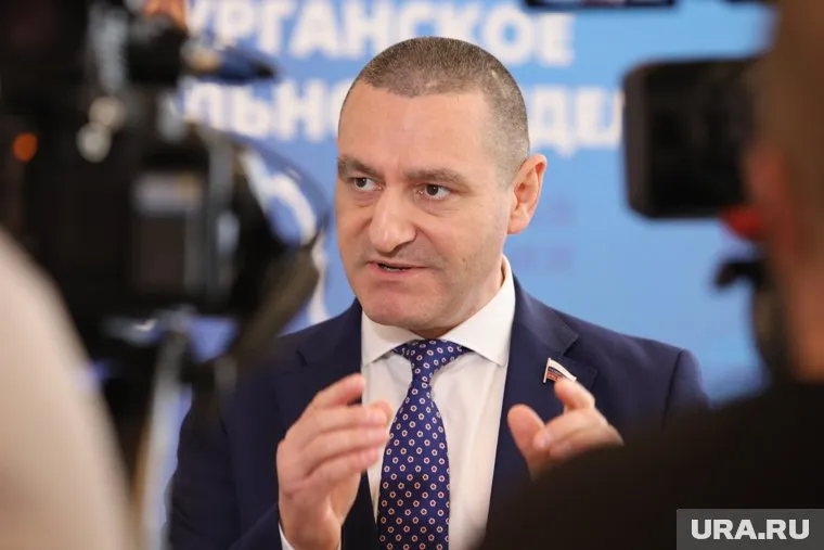 Депутат Госдумы Александр Ильтяков встретился 29 марта со школьниками Целинного района (архивное фото)