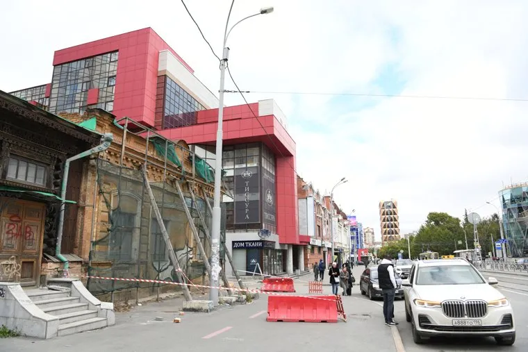 Последствия обрушения старого здания на Радищева. Екатеринбург 