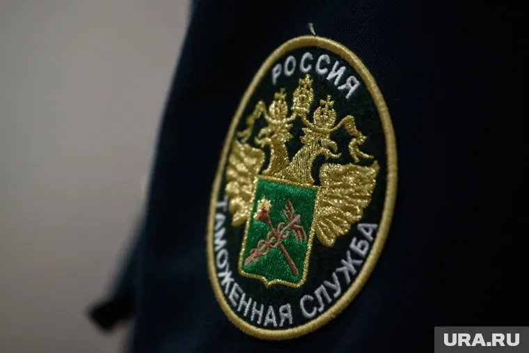 Таможенники передали на СВО изъятую экипировку и технику