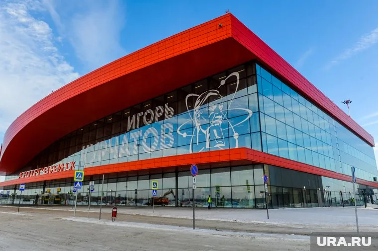 Повестки экс-мигрантам вручили прямо в аэропорту