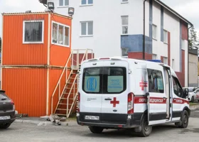 В Екатеринбурге 12 лицеистов увезли на скорой в больницу