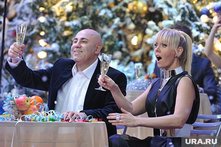 Иосиф Пригожин и его супруга — певица Валерия — являются частыми гостями «голубых огоньков»