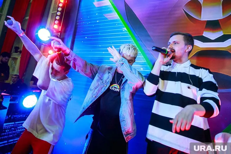 Группа «Хлеб» перезапустила легендарное шоу после десятилетнего перерыва. В первом выпуске они высмеяли Моргенштерна