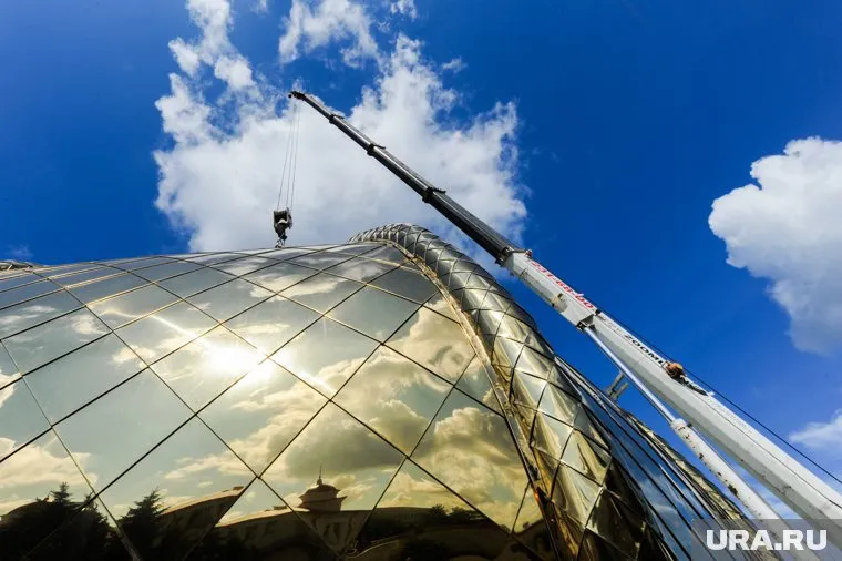 Временный храм уже начали строить