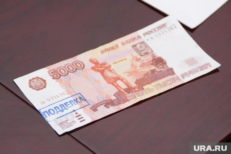 Чаще всего мошенники подделывают купюры номиналом 5000 рублей