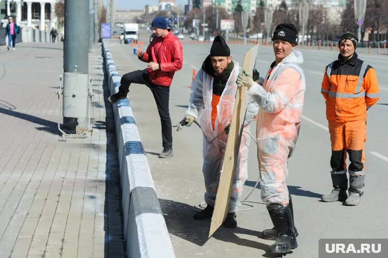 Власти Таджикистана жалуются, что их граждан все чаще не пускают в Россию