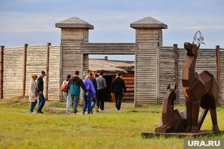 Курганцы посещают экскурсии в археопарке Савин-1 в Белозерском округе