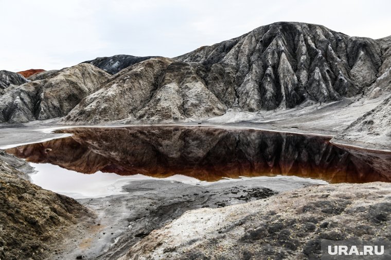 Странные черные воронки на Ямале вызвали живой интерес у западных ученых