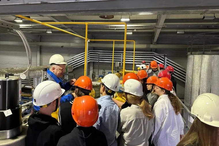 На занятиях энергетики познакомили старшеклассников с процессами производства