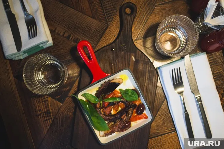 Обед топ-менеджера стоит более трех тысяч рублей