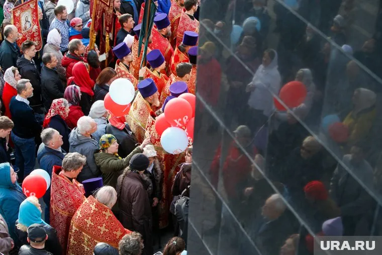 В Екатеринбурге проходит крестный ход в честь окончания учебного года (фото из архива)