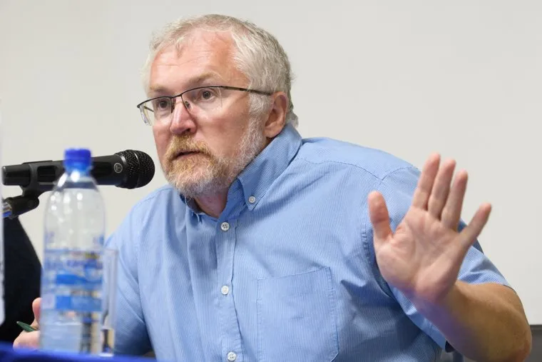 Пресс-конференция партии "Гражданская платформа" по выходу с предвыборной гонки в ЕГД. Екатеринбург, киселев константин, жест рукой