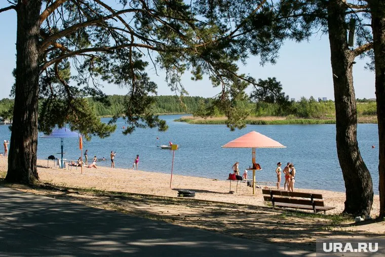 База отдыха находится на берегу Южноуральского водохранилища, окруженного достоянием уральской природы
