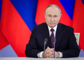 Путин обнял известного пермского авиаконструктора при встрече