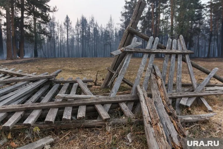 От обстрелов повредились заборы, крыши и окна жителей