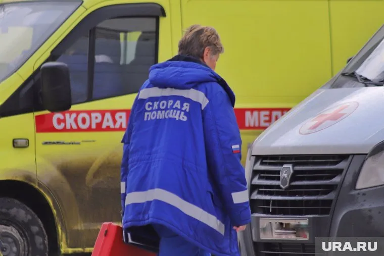 На месте работает скорая помощь