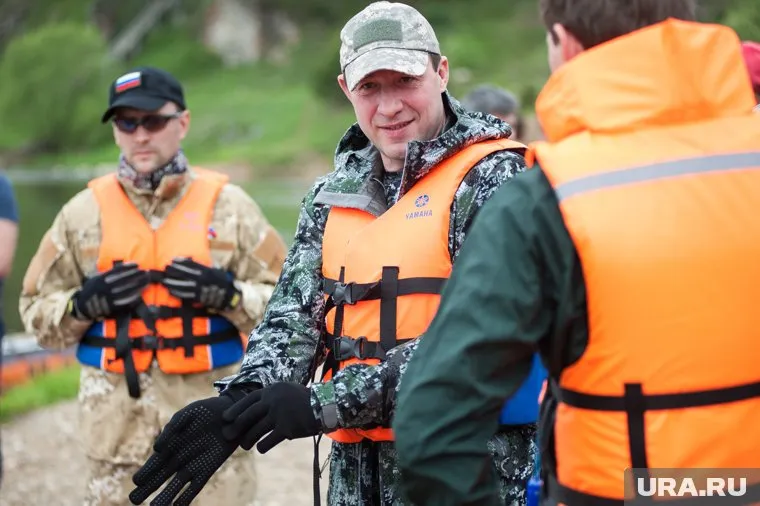 Представитель президента в УрФО дал наставления своим сторонникам, после чего сплавил их по реке