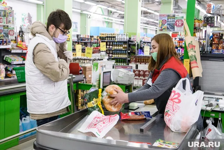 Распространение «бесковидной» зоны на магазины и аптеки ускорит темы вакцинации, считают региональные бизнес-омбудсмены
