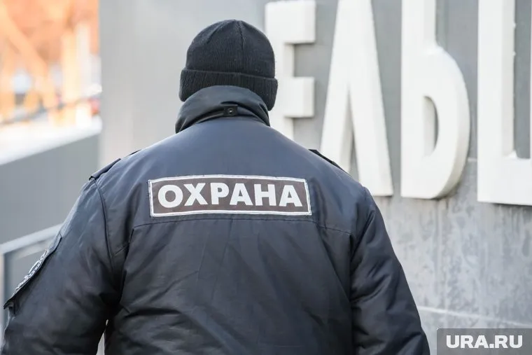 После драки с покупателем охранник был уволен