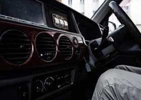 Власти поставили точку в вопросе о запрете в РФ праворульных авто