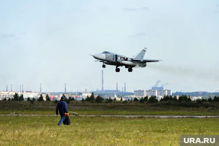 Су-24 летел на авиаремонтное предприятие