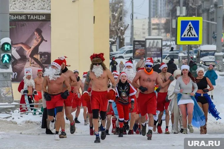 Участники марафона дарили подарки случайным прохожим