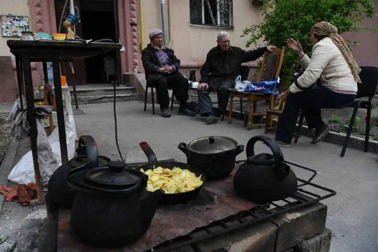 Мариуполь в период разбора завалов и осады завода Азовсталь. ДНР/Украина