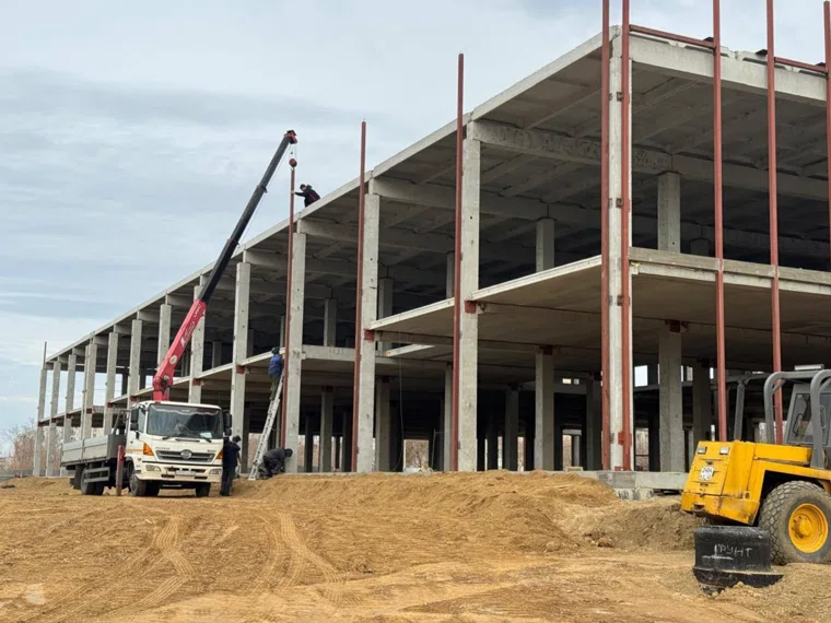 Благоустройством прилегающей территории обещают заняться сразу после окончания строительных работ