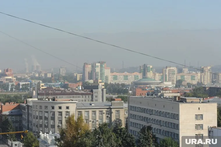 Со стороны ЧМЗ воздух заволокло густым дымом