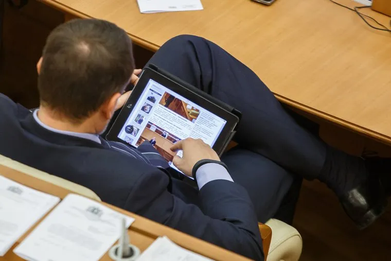 Заседание Заксо. Екатеринбург, айпад, планшет, сми, интернет, ipad