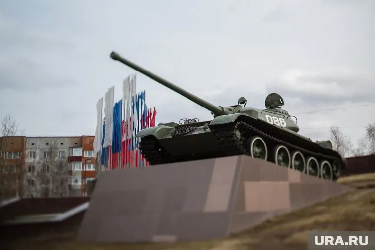 "Рота, подъем!" написал неизвестный на  танке времен Великой Отечественной