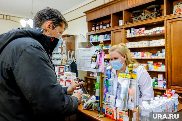 Жители ХМАО жалуются на дефицит лекарств от коронавируса в аптеках